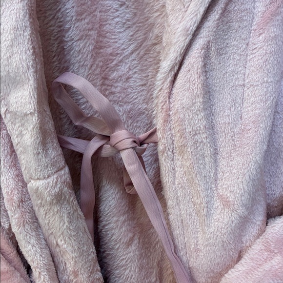 NWOT Cozy Pink Plush Bathrobe size small - Picture 5 of 6